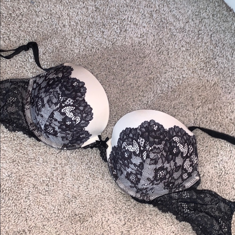 Victoria Secret 34DD bra